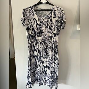 Latched Mama Nursing Dress, size medium, blue and white